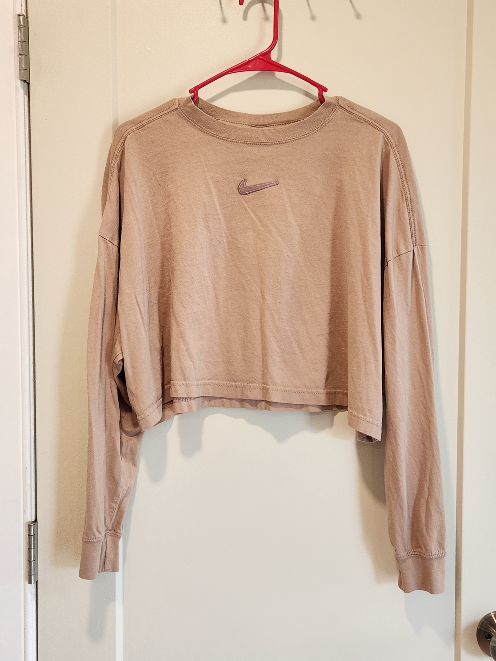 Nike Women's Cropped Long-Sleeve Crewneck Top Cotton Taupe Large